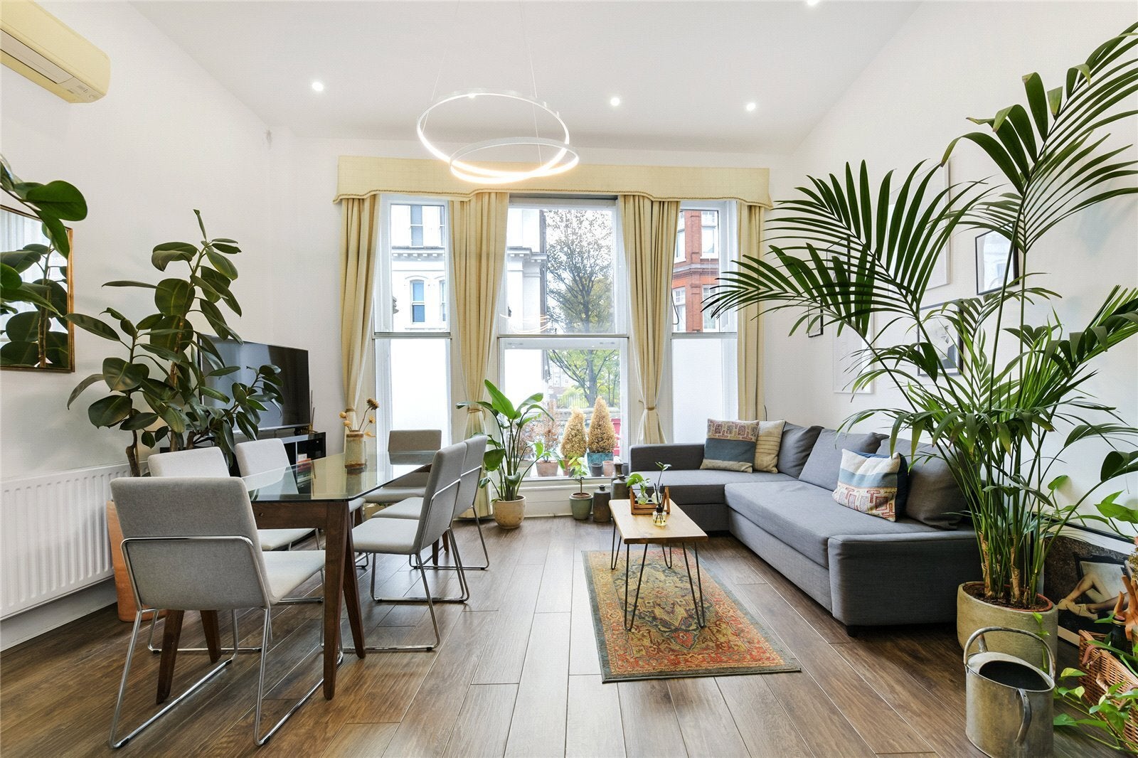 Flat Old Brompton Road in Greater London