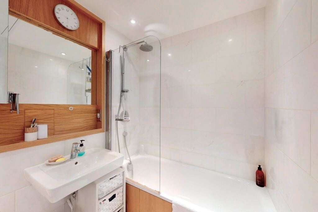 Flat Winchester Road in Greater London