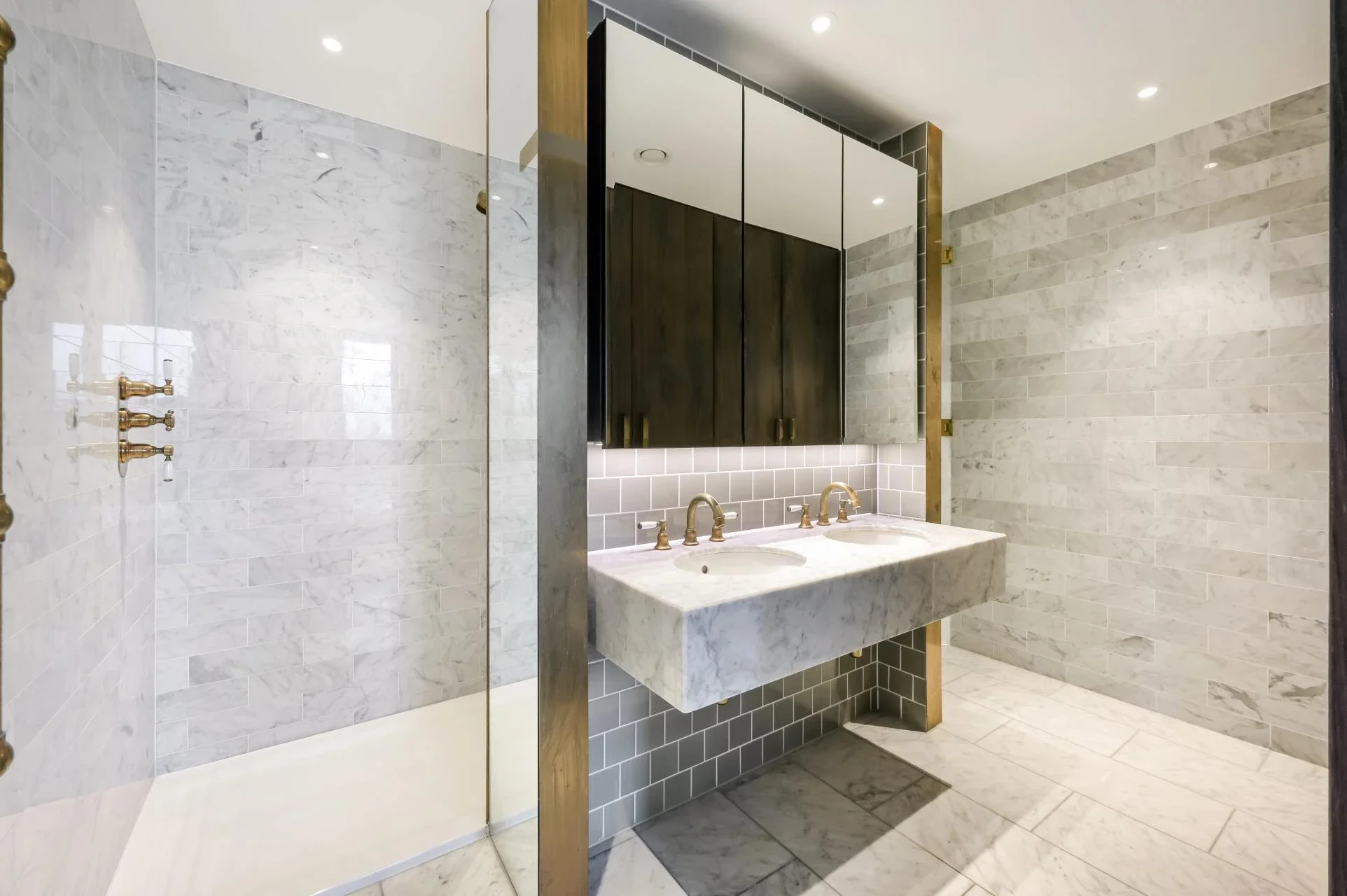 Flat Heritage Lane in Greater London