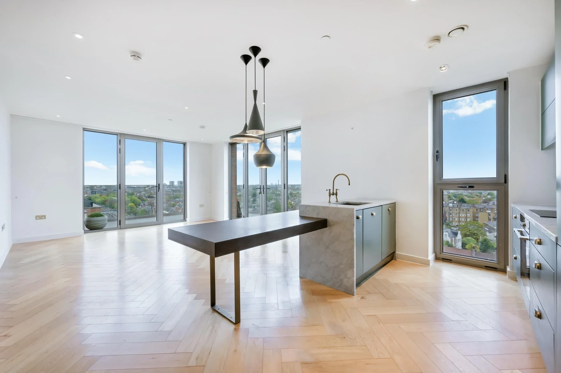 Flat Heritage Lane in Greater London