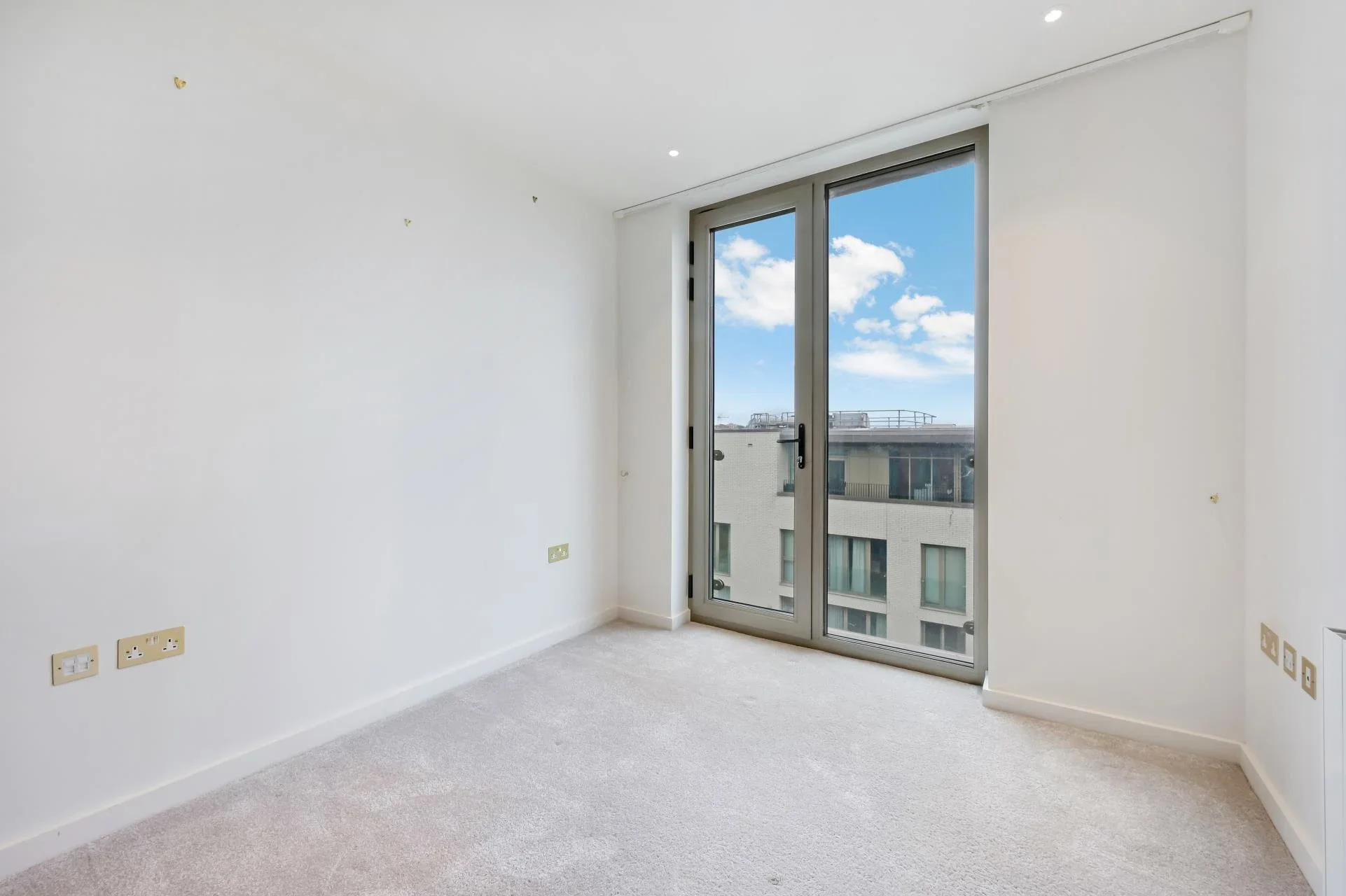 Flat Heritage Lane in Greater London