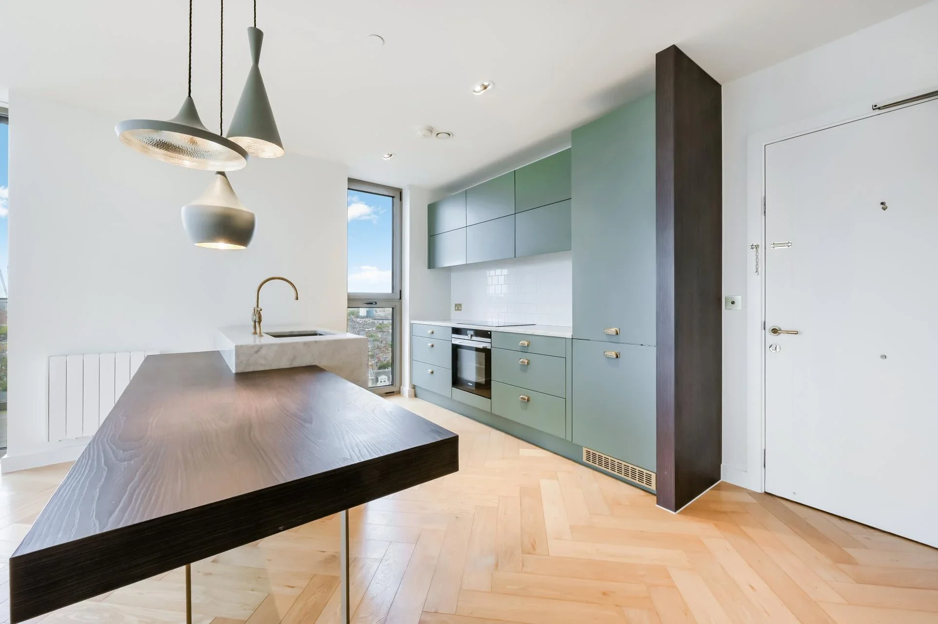 Flat Heritage Lane in Greater London
