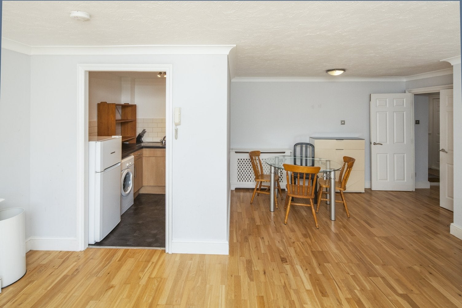 Flat Chadwick Road in Greater London
