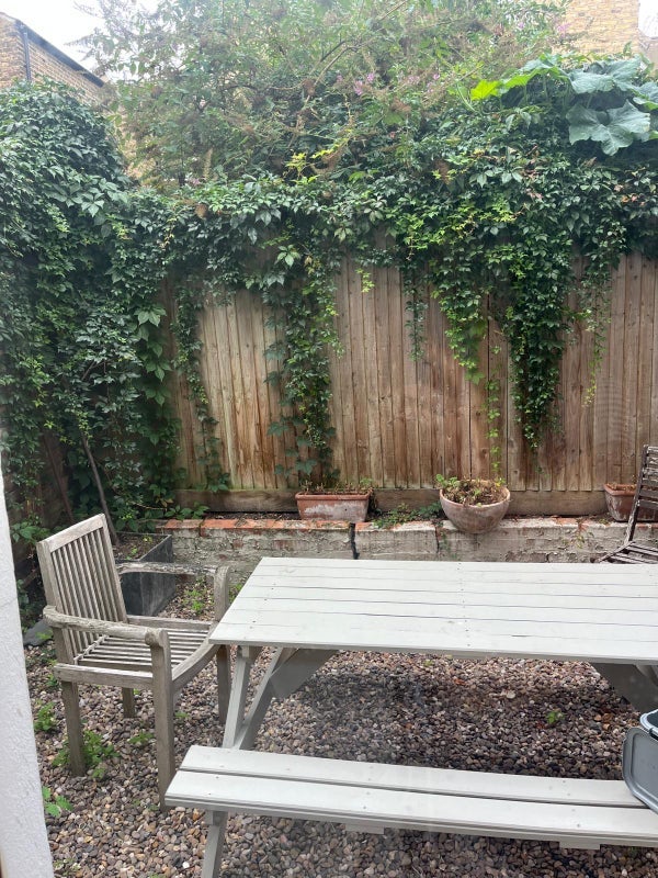 Flat Corrance Road in Greater London