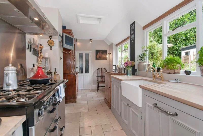House Peaslake Lane in Guildford