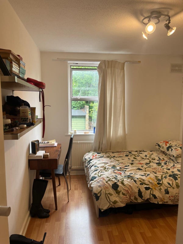Room Acol Road in Greater London