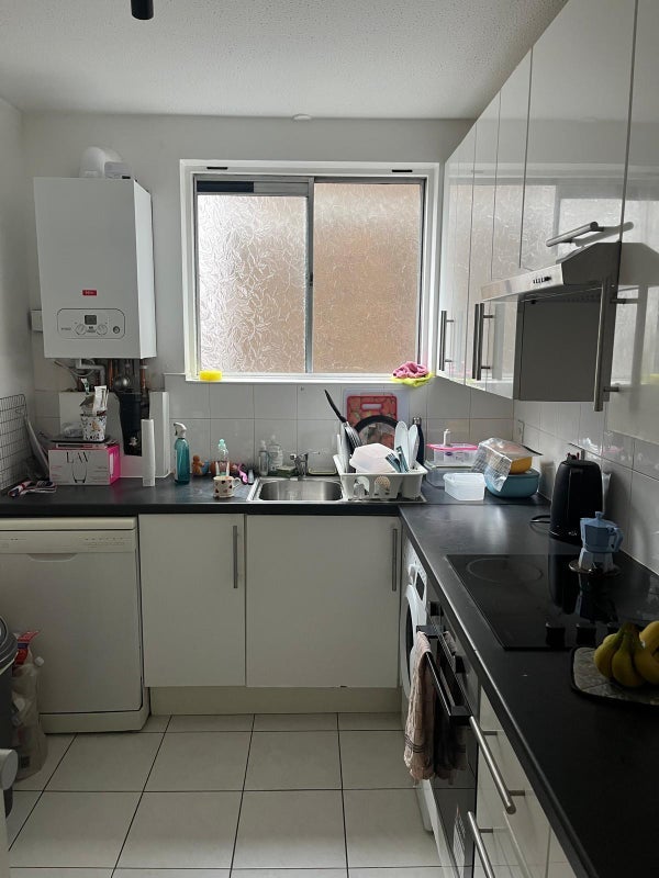 Room Acol Road in Greater London