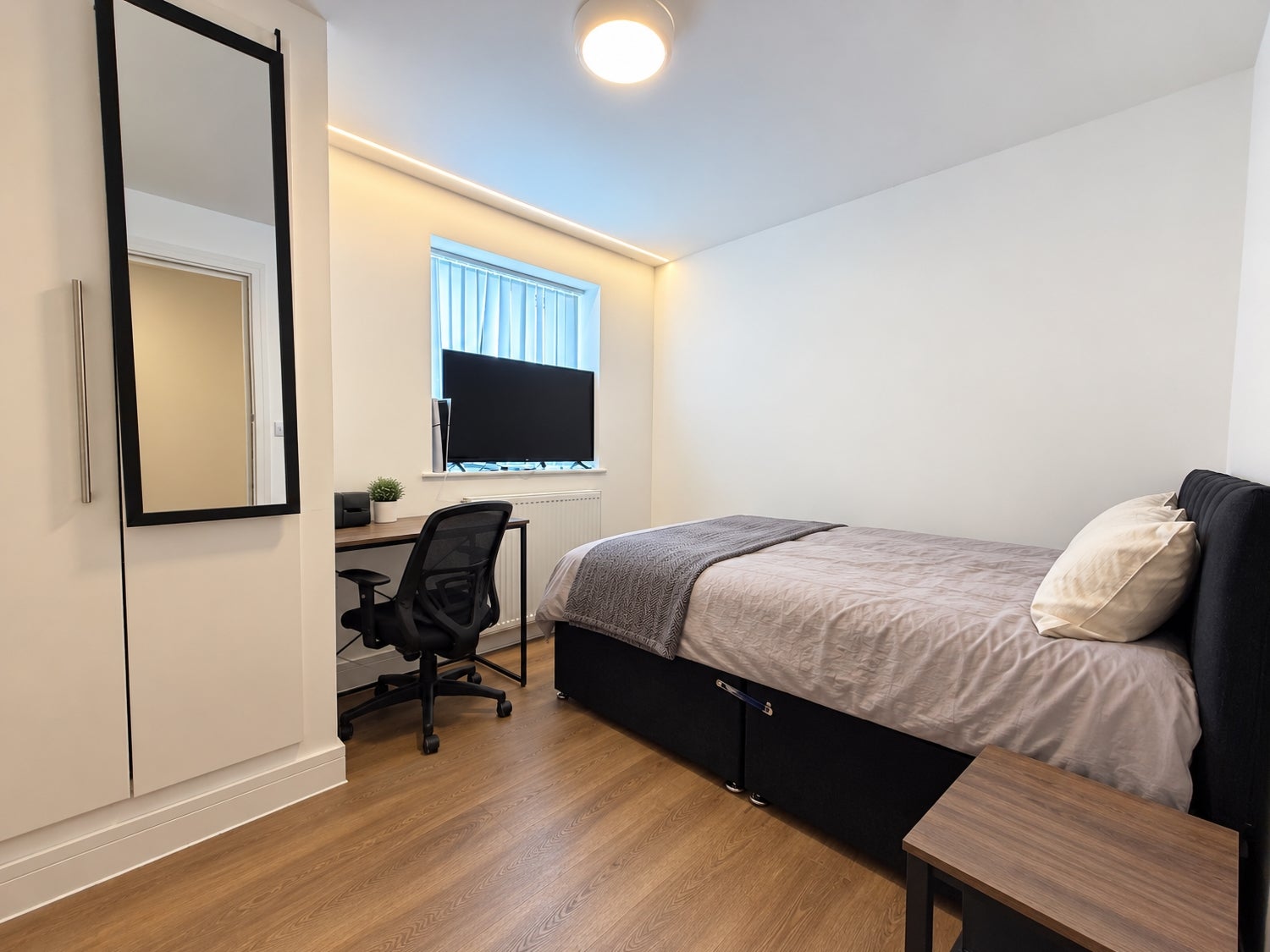Room Wyeverne Road in Cardiff