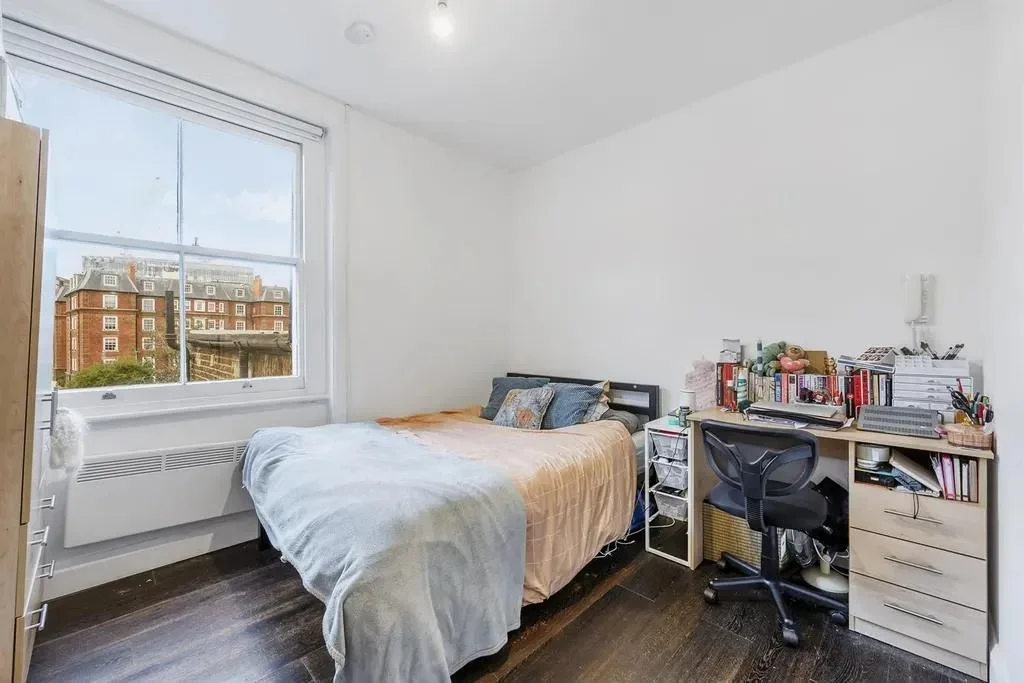 Flat Matheson Road in Greater London
