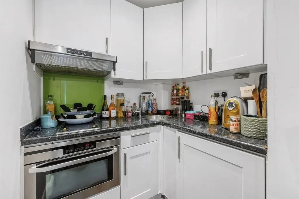 Flat Matheson Road in Greater London