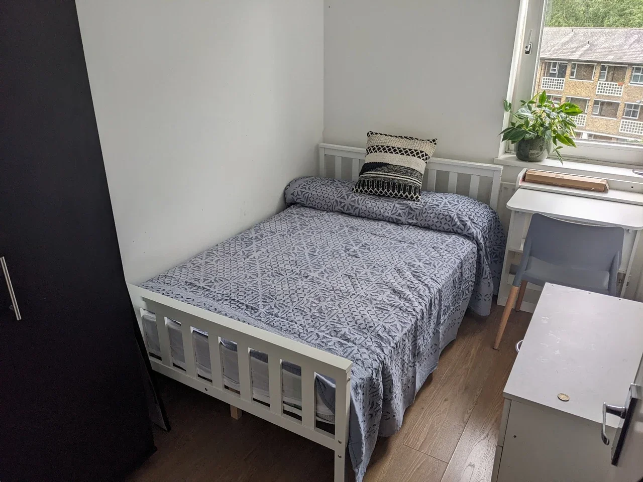Room Canton Street in Greater London