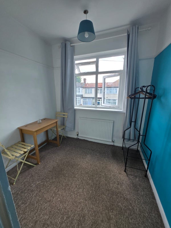 Room Woodmansterne Road in Greater London