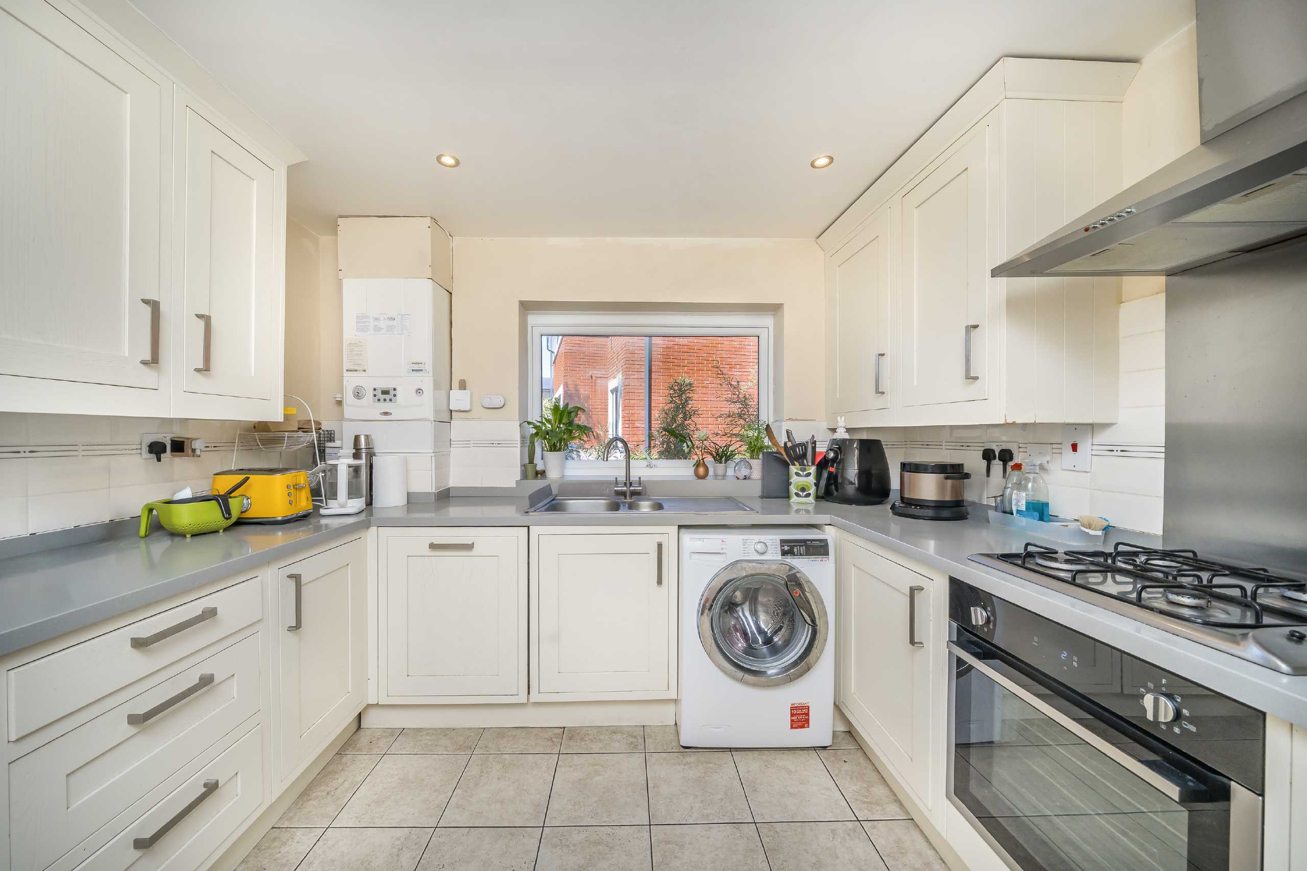 Flat Hanah Court in Greater London