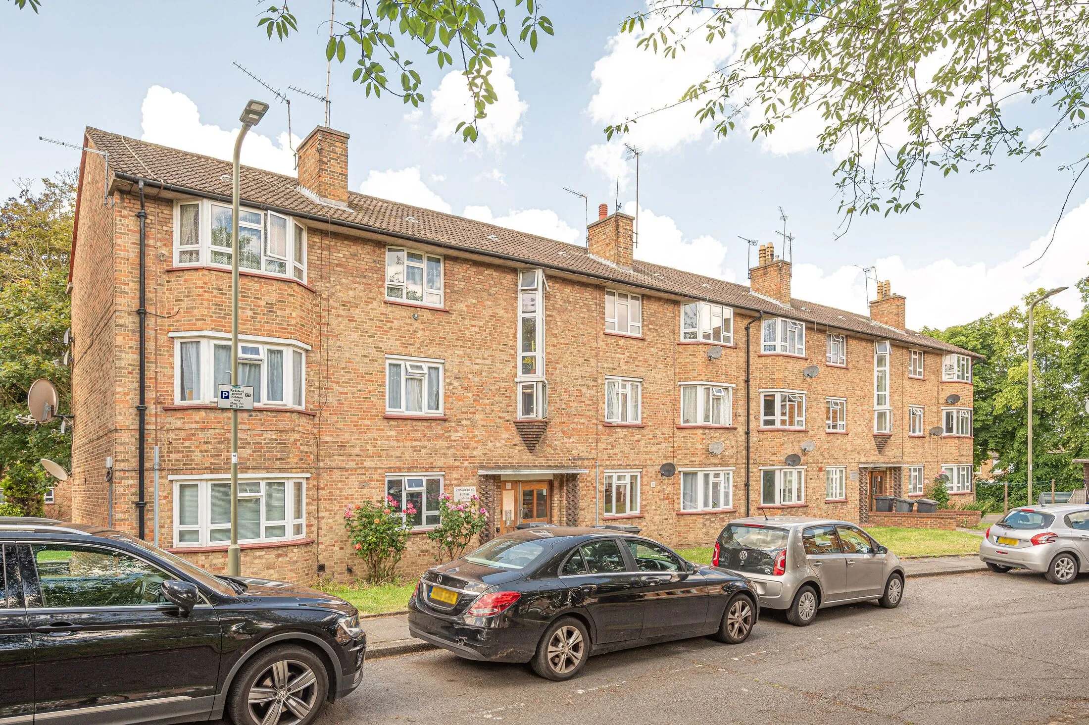 Flat Bentley Drive in Greater London