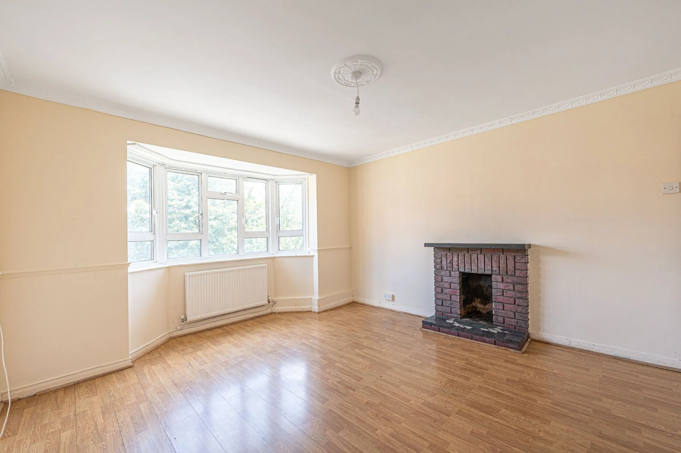 Flat Bentley Drive in Greater London