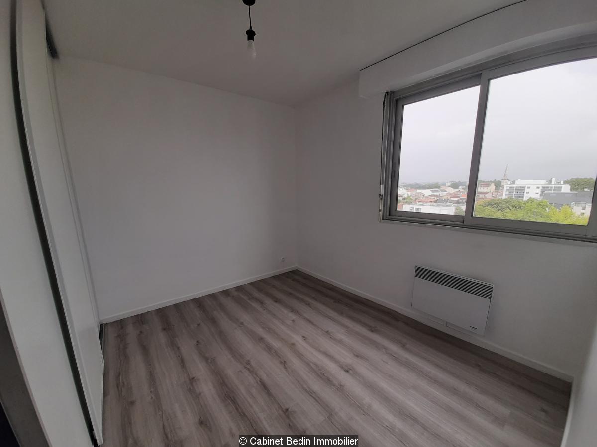 Flat Rue Émile Combes in Bordeaux