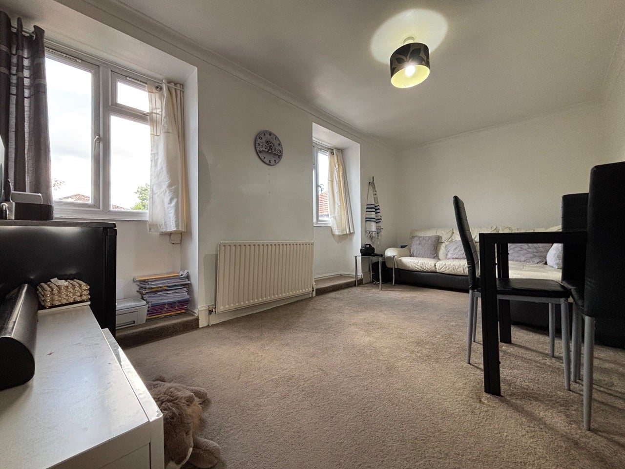 Flat Hilliers Avenue in Greater London