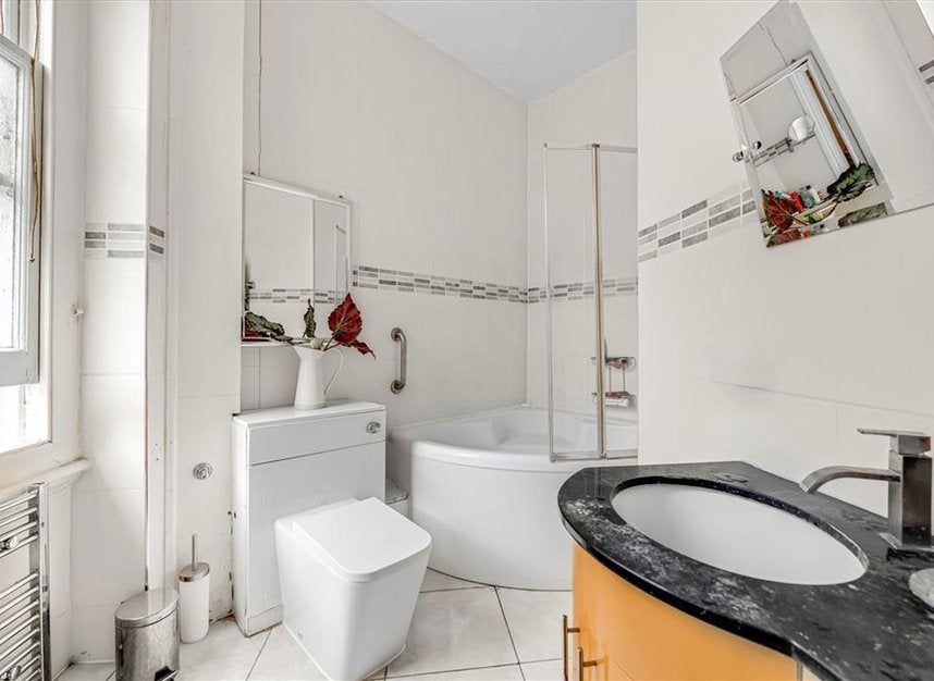 Flat Thurloe Place in Greater London