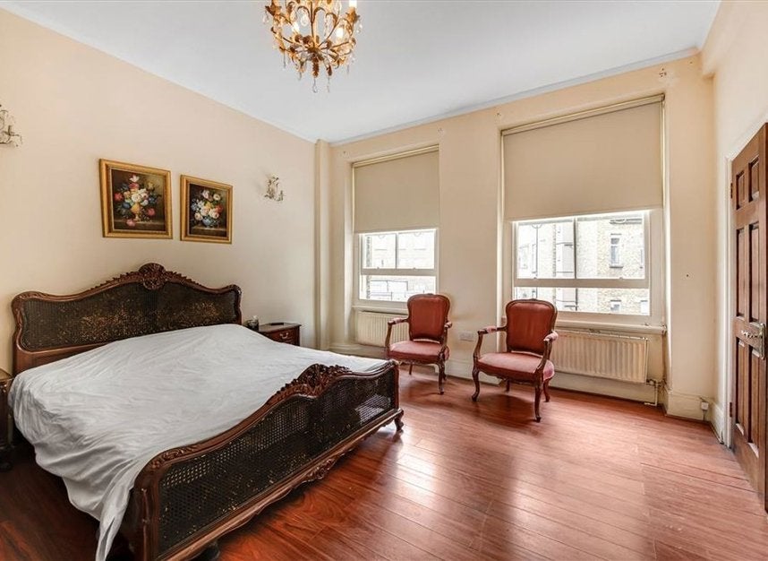 Flat Thurloe Place in Greater London