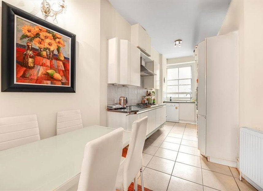 Flat Thurloe Place in Greater London