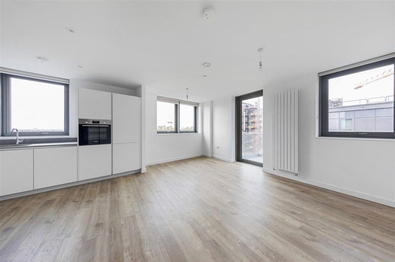 Flat Brunner Road in Greater London