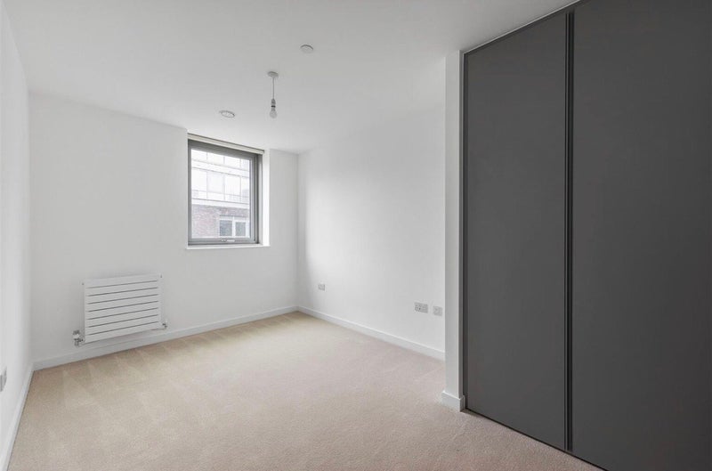 Flat Brunner Road in Greater London