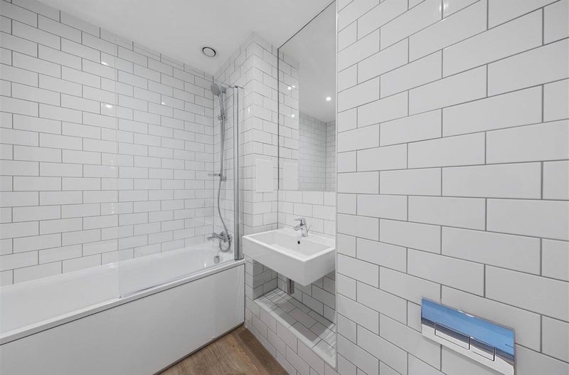 Flat Brunner Road in Greater London