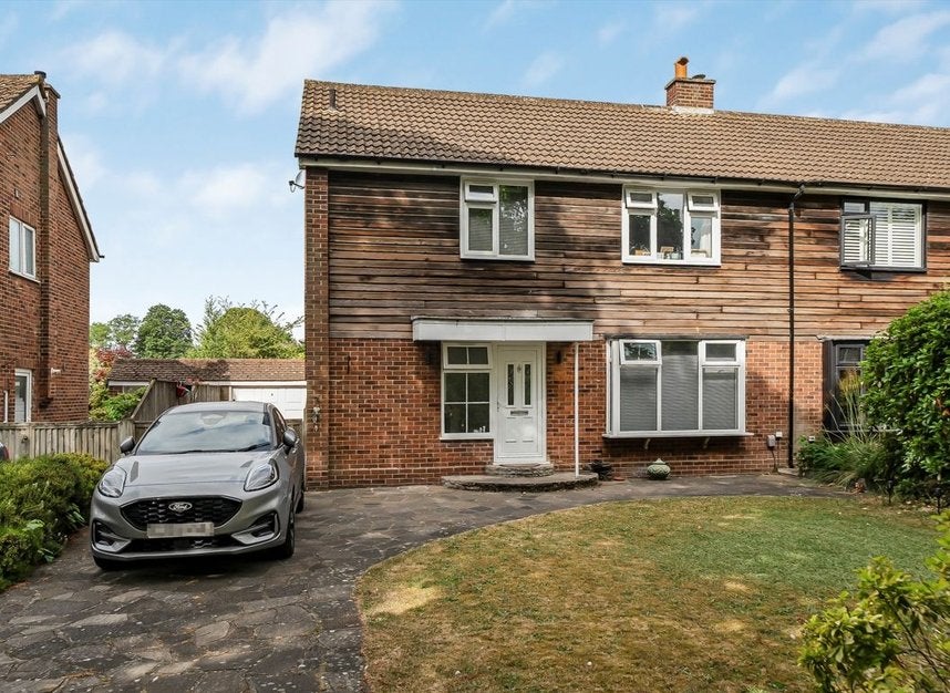 House Kenton Avenue in Borough of Spelthorne