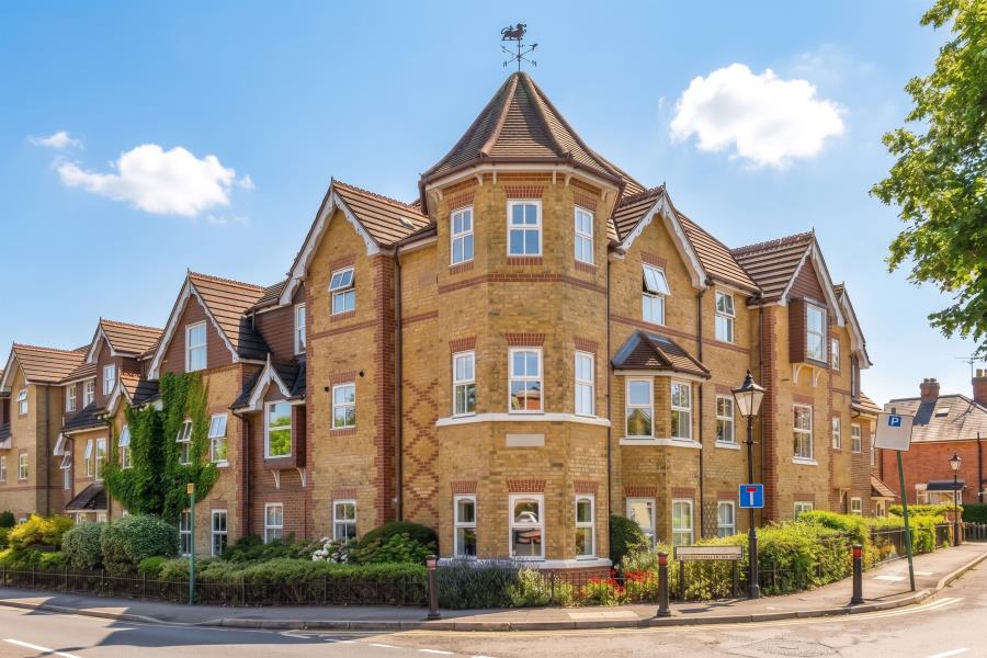 Flat Halfpenny Lane in Sunningdale