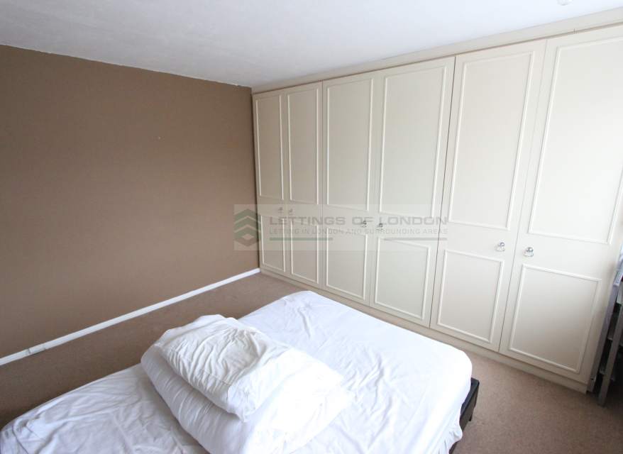 Flat Bramley Close in Greater London