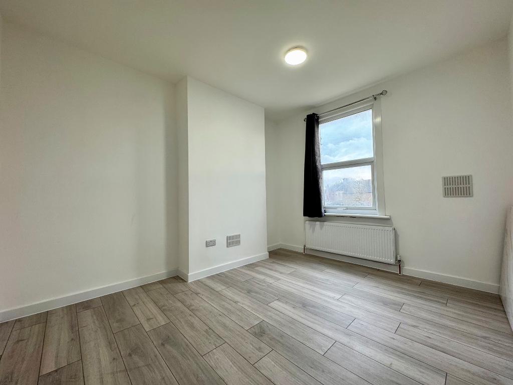 Flat Southend Road in Greater London