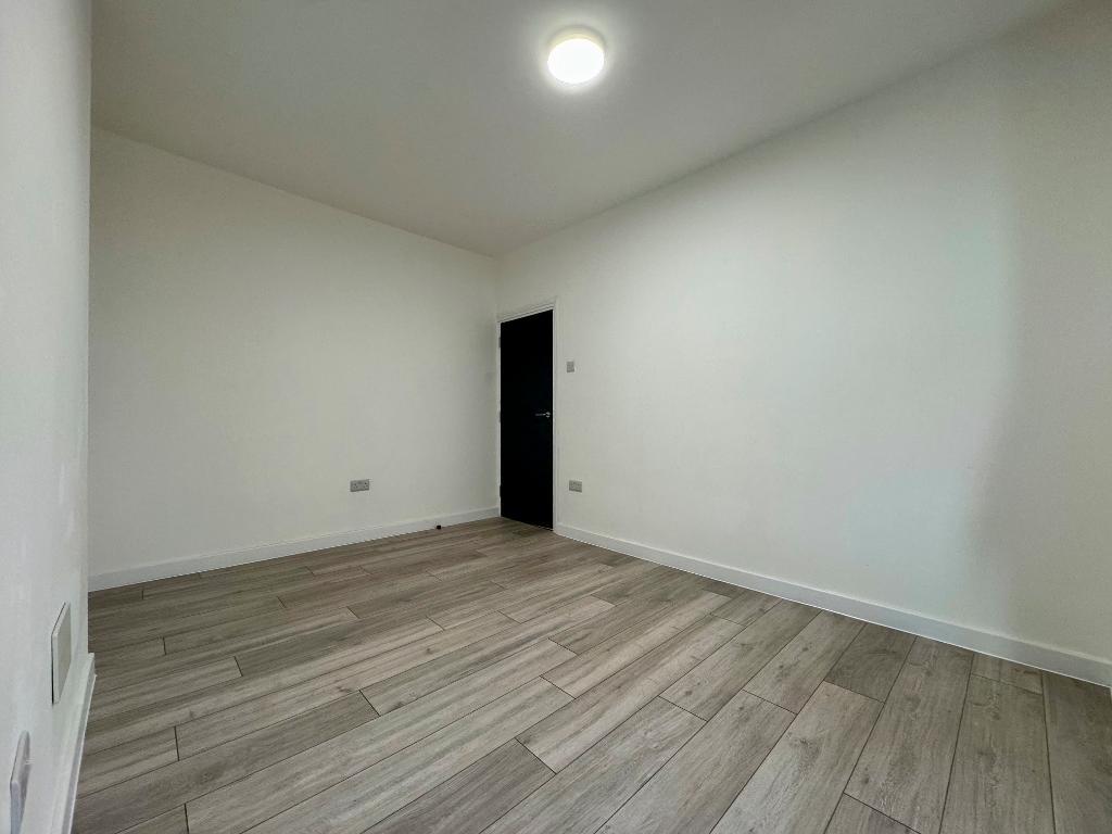 Flat Southend Road in Greater London