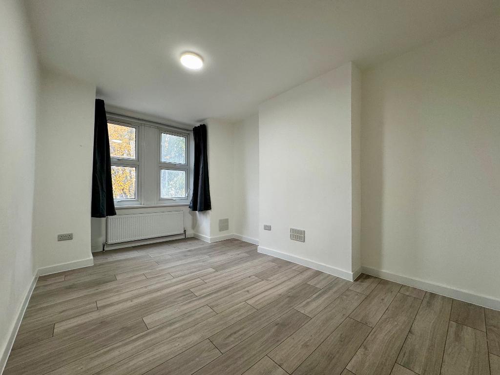 Flat Southend Road in Greater London