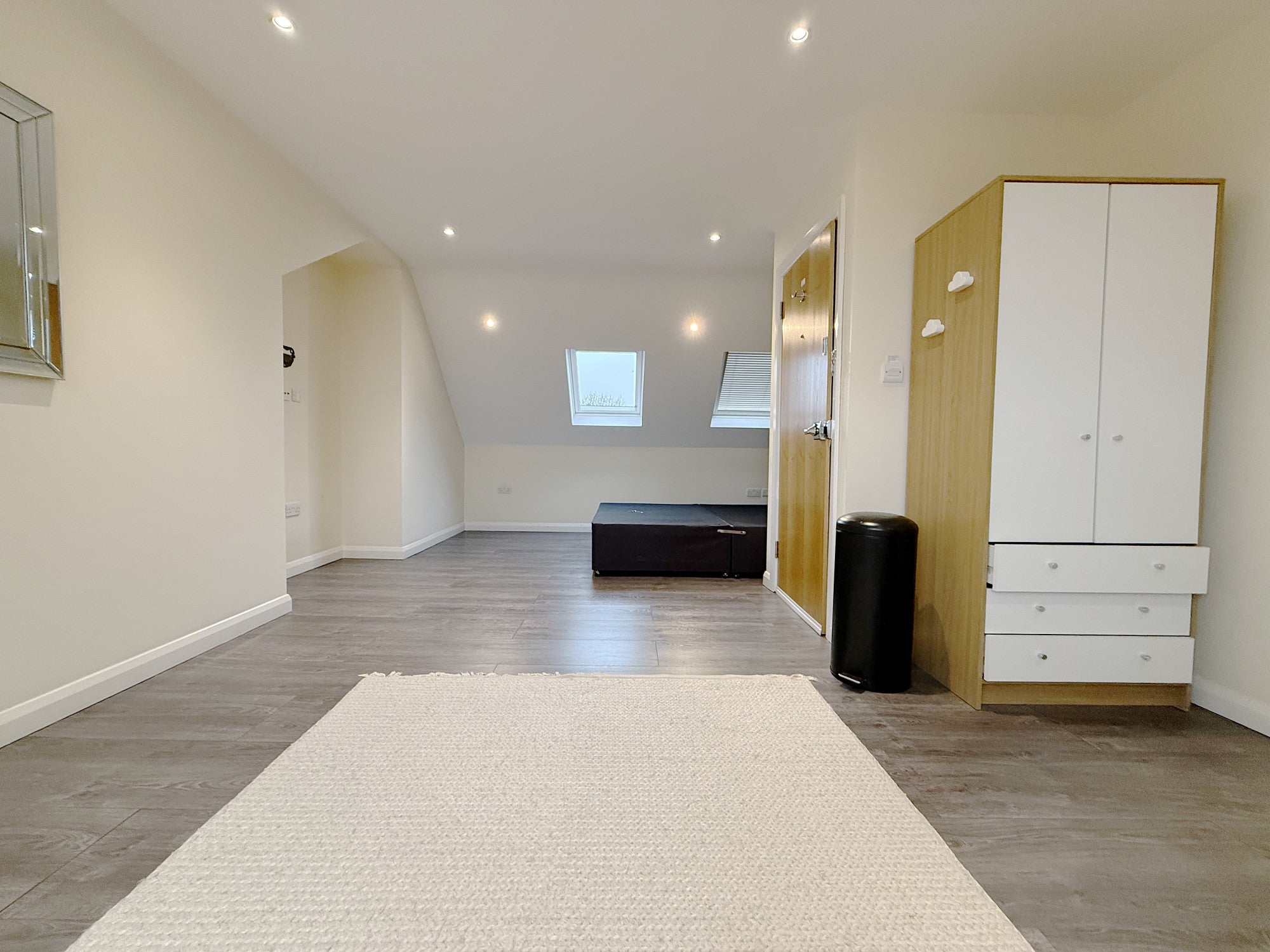 Room Vicarage Farm Road in London