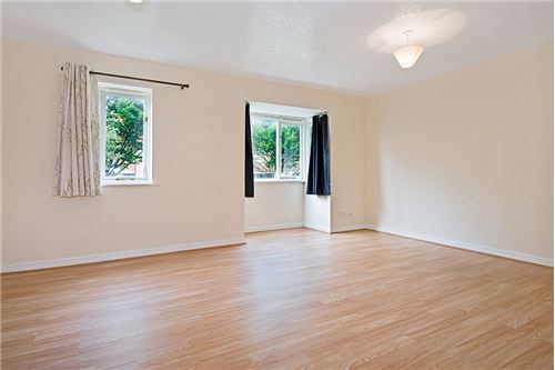 Flat Neptune Walk in Greater London