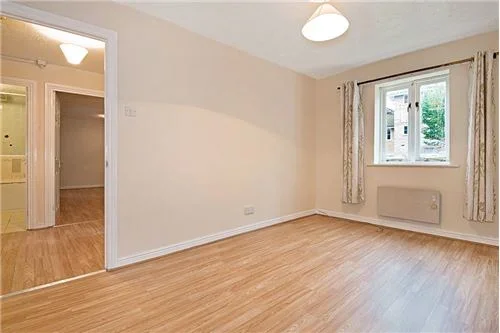Flat Neptune Walk in Greater London