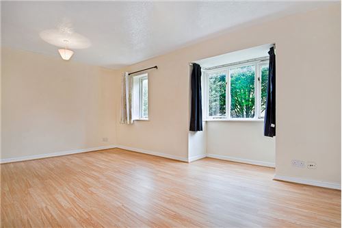 Flat Neptune Walk in Greater London