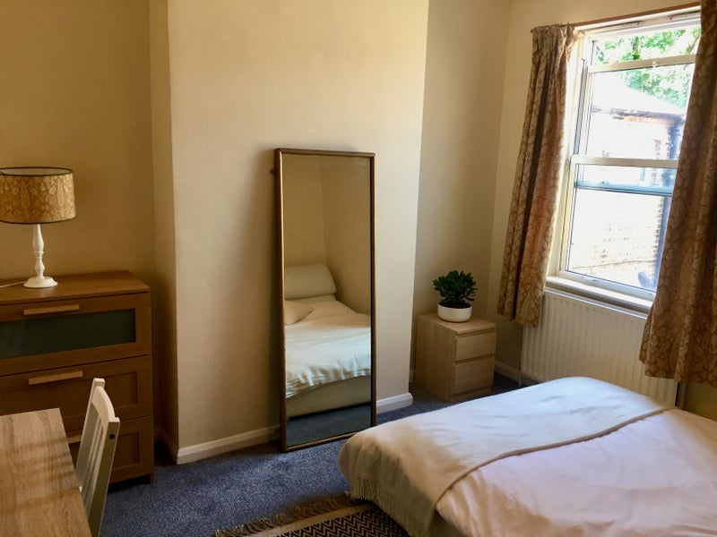 Room Kilburn Lane in Greater London