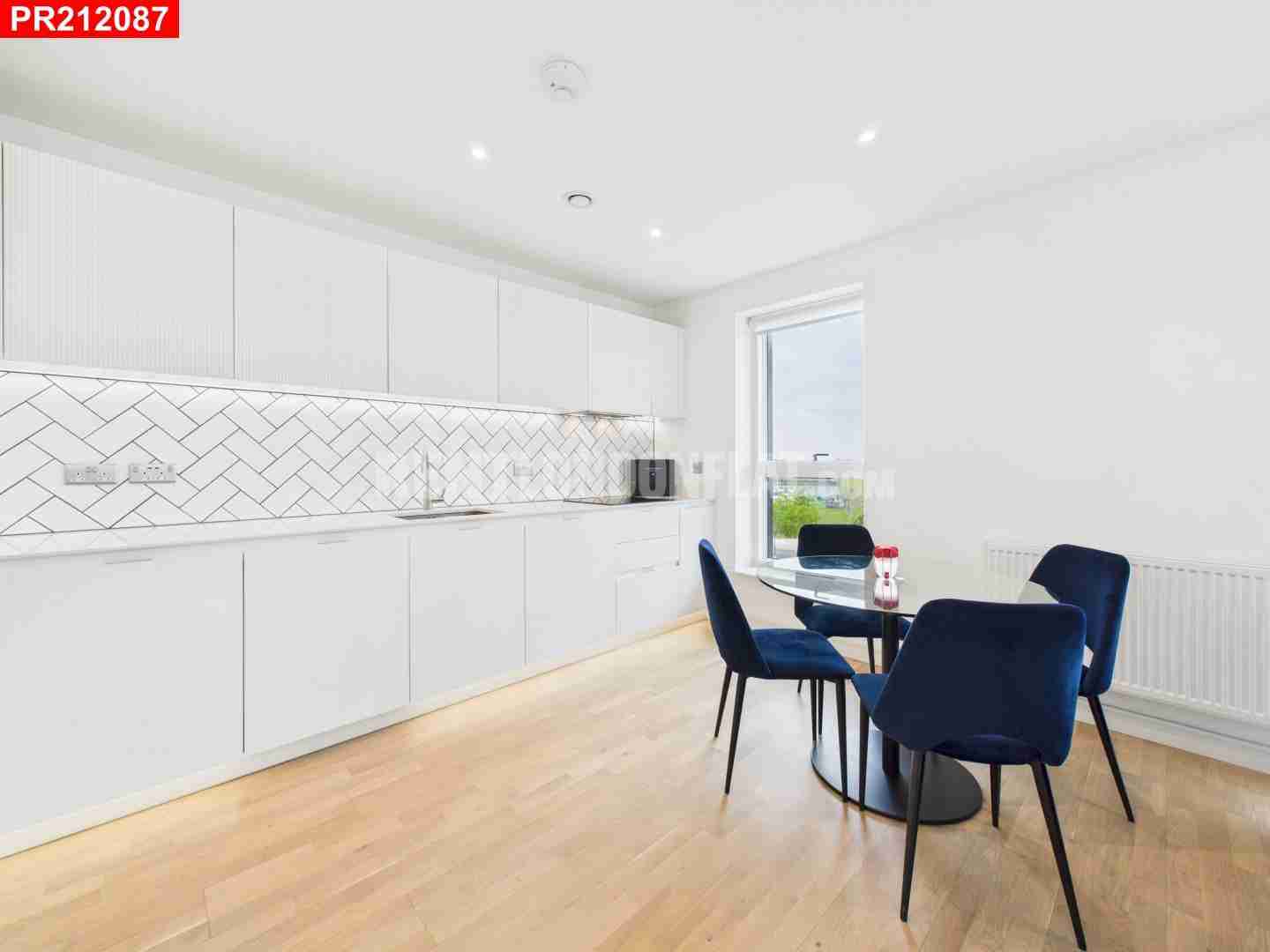 Flat Greenleaf Walk in Greater London