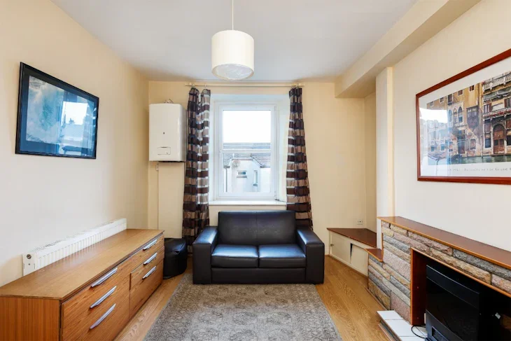 Flat Pitt Street in City of Edinburgh