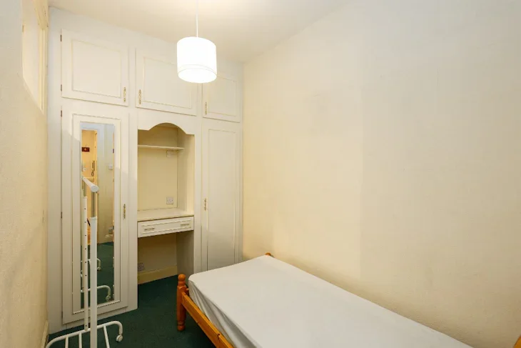 Flat Pitt Street in City of Edinburgh