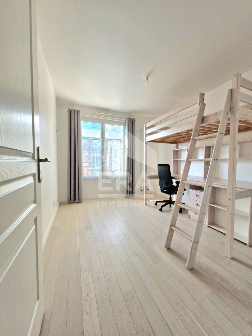 Appartement Rue Armand Silvestre à Courbevoie