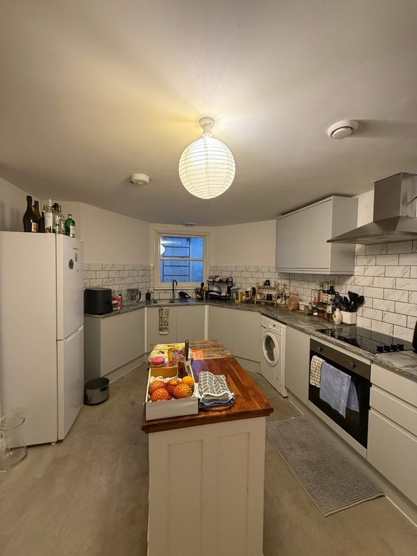 Room Urswick Road in Greater London