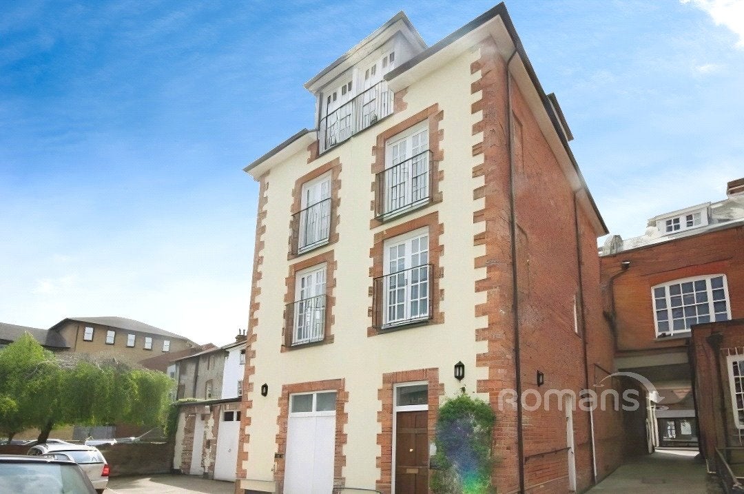 Flat Jewry Street in Winchester