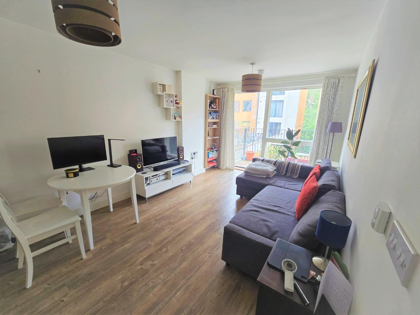 Flat Coldharbour Lane in Greater London