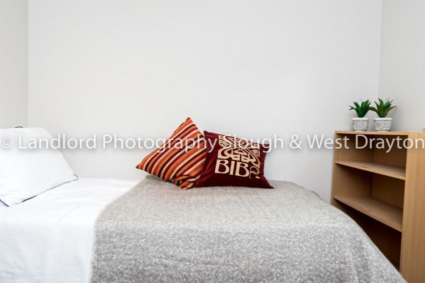Room Broomfield in Guildford