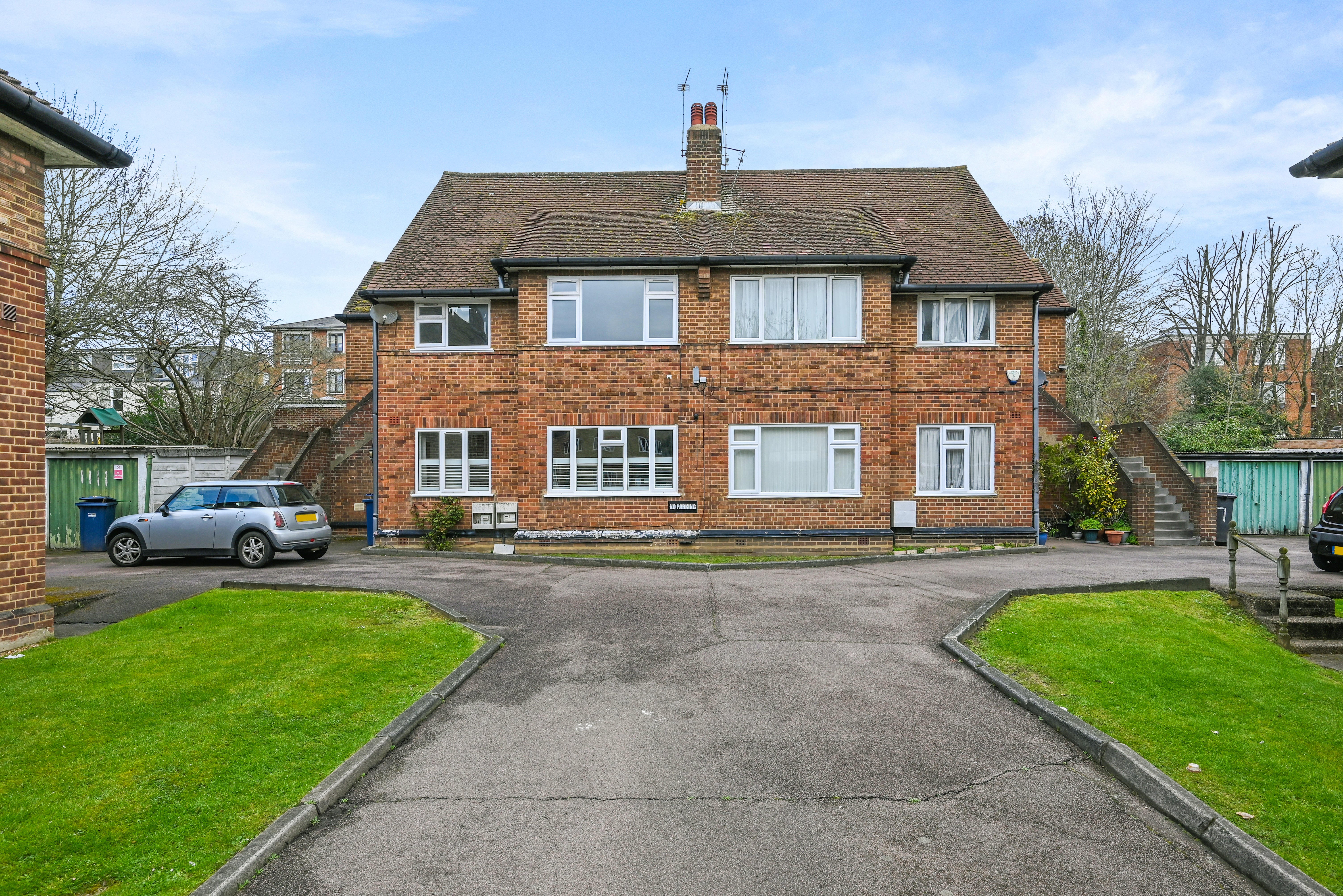 Flat Friern Park in Greater London