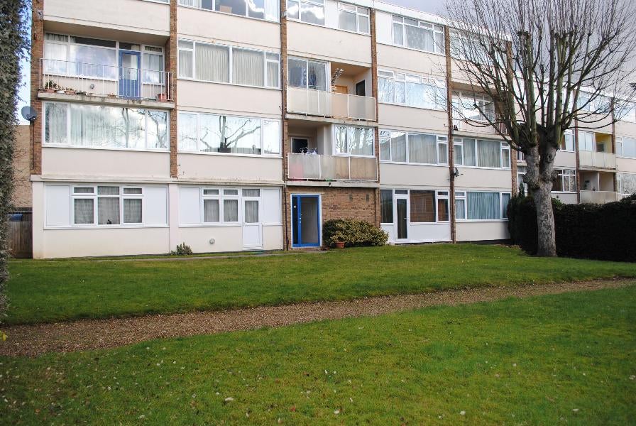Flat Park Place in Woking