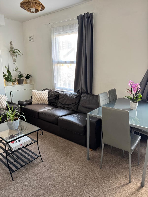 Flat Malvern Road in Greater London