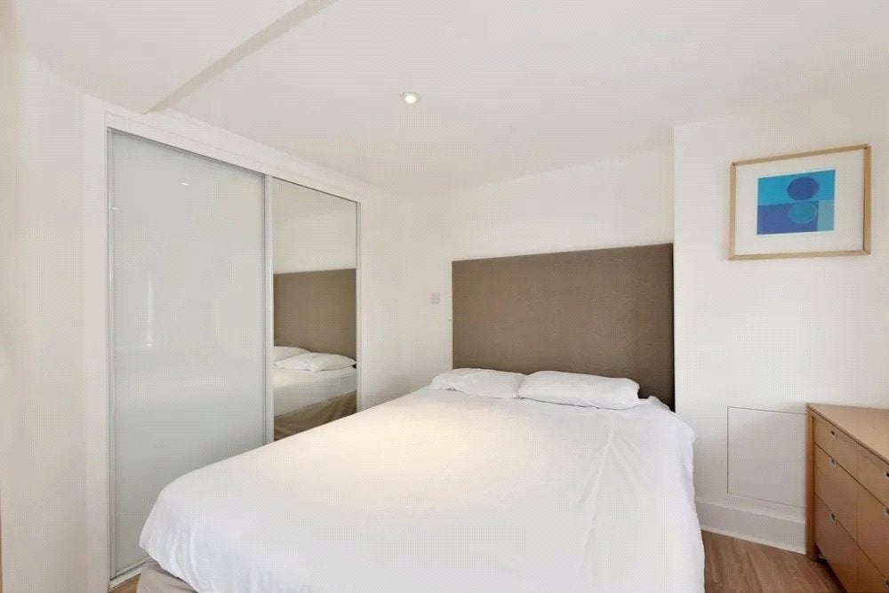 Flat Sloane Avenue in Greater London